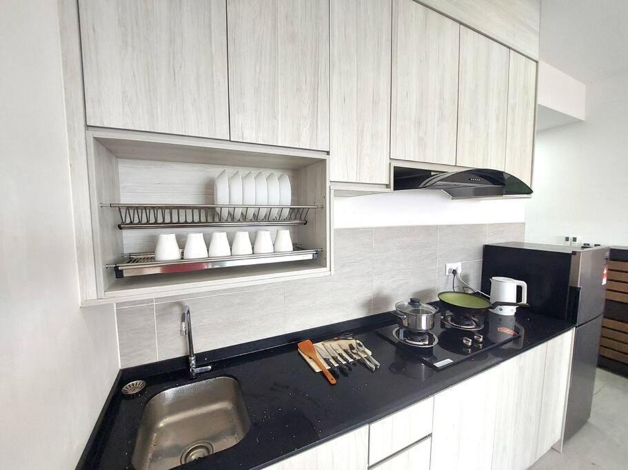 Bell Suites By Salaam Suites - Xiamen University Сепанг Екстериор снимка